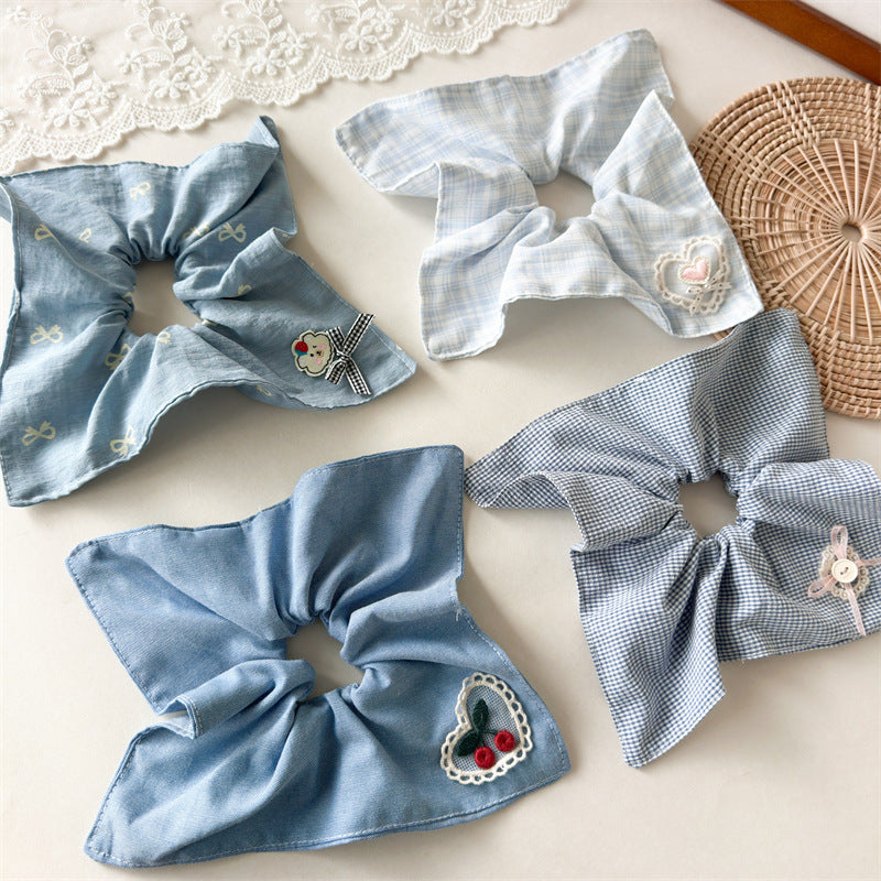 大腸圈三角形刺繡髮圈－格紋愛心方巾髮圈款實拍｜https://igowo.tw/