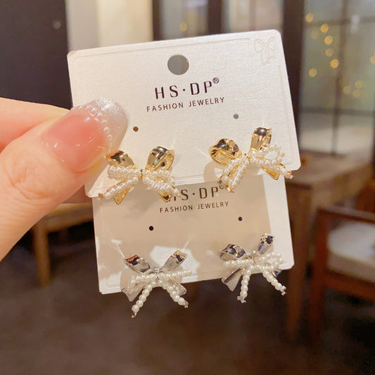 珍珠蝴蝶結簡約耳釘－商品主圖｜https://igowo.tw/