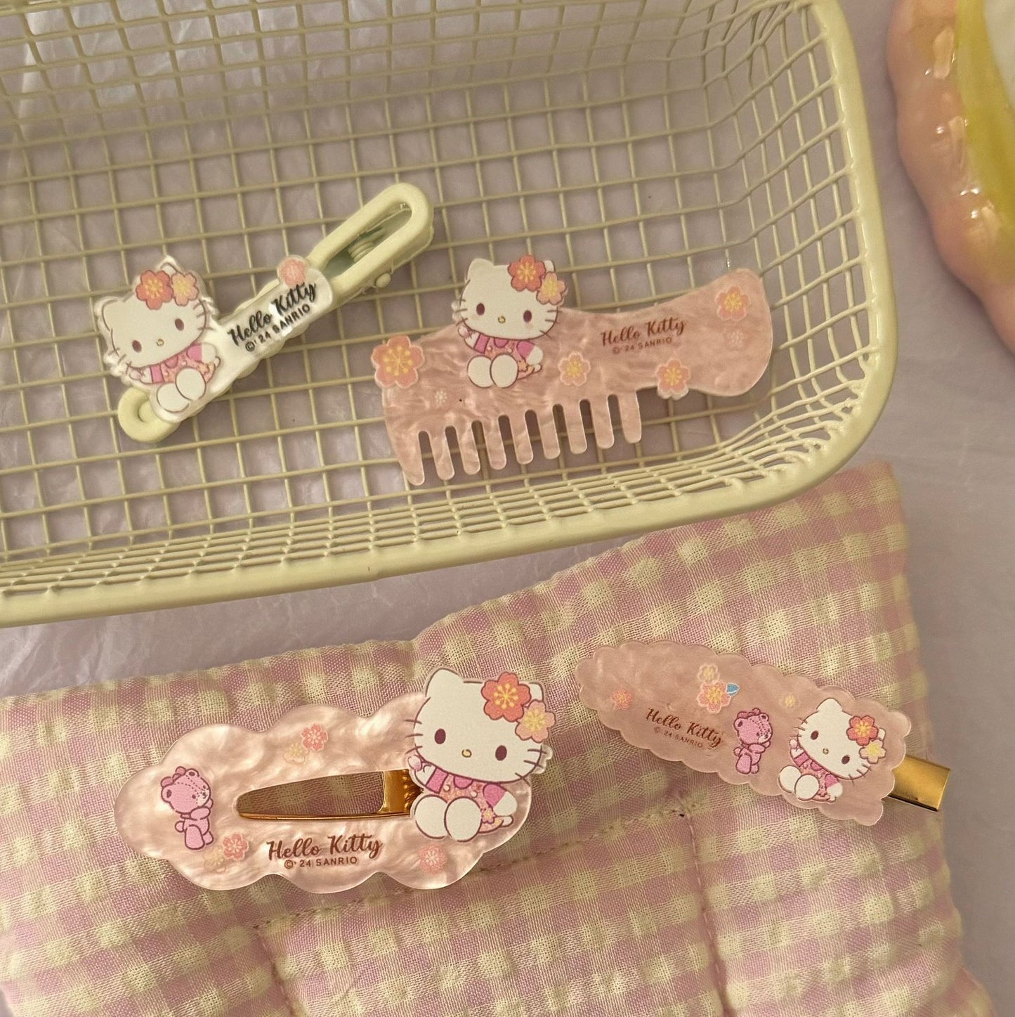 粉色壓克力貓咪髮夾－鏟子髮夾款實拍｜https://igowo.tw/
