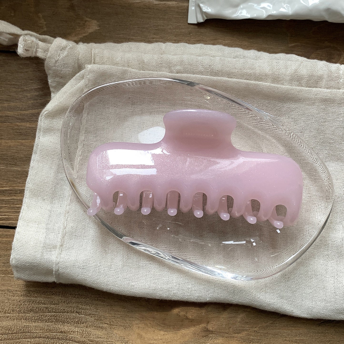 彩色壓克力簡約鯊魚夾－綠色款細節｜https://igowo.tw/
