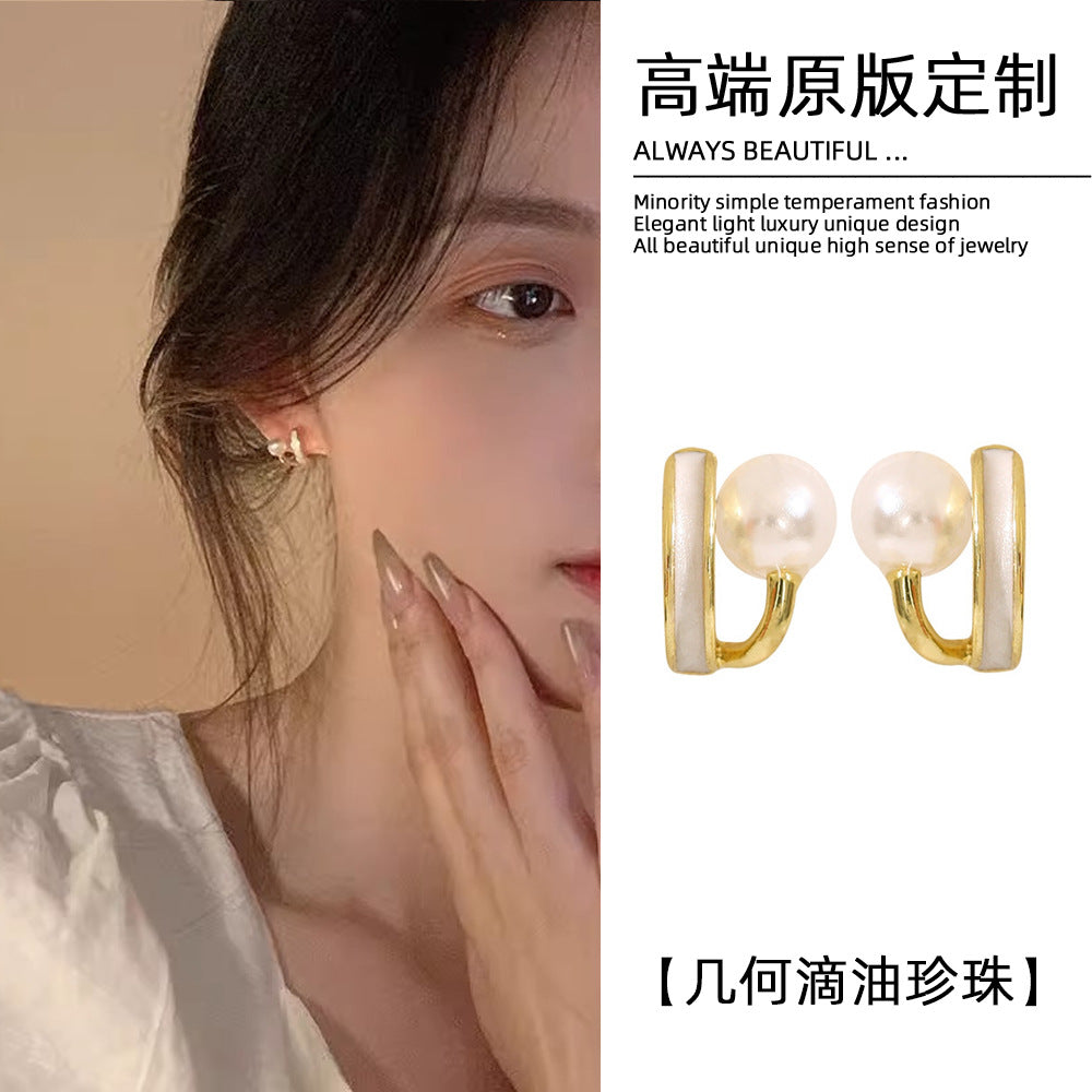 琺瑯珍珠C形簡約耳釘－商品主圖｜https://igowo.tw/