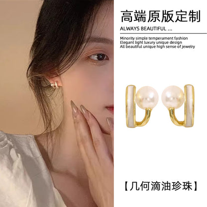 琺瑯珍珠C形簡約耳釘－商品主圖｜https://igowo.tw/