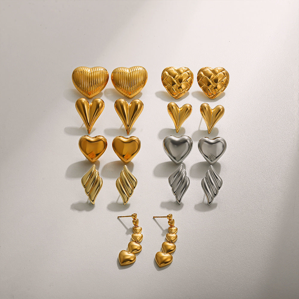 金色愛心復古耳釘－商品主圖｜https://igowo.tw/