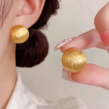 金色金屬圓形拉絲耳釘－第二視角實拍｜https://igowo.tw/