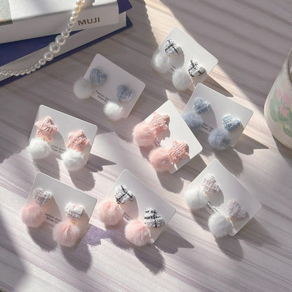 毛球布面格紋愛心耳釘－細節特寫1｜https://igowo.tw/