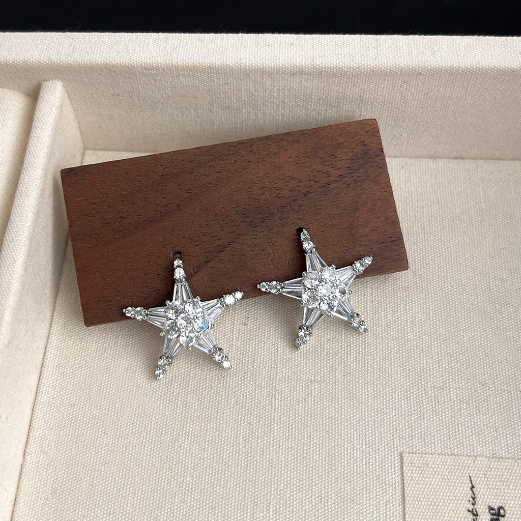 金色電鍍耳夾－珍珠荷葉邊款細節｜https://igowo.tw/