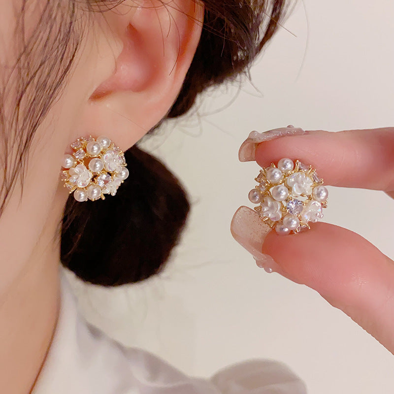 珍珠花朵圓形簡約耳釘－商品主圖｜https://igowo.tw/