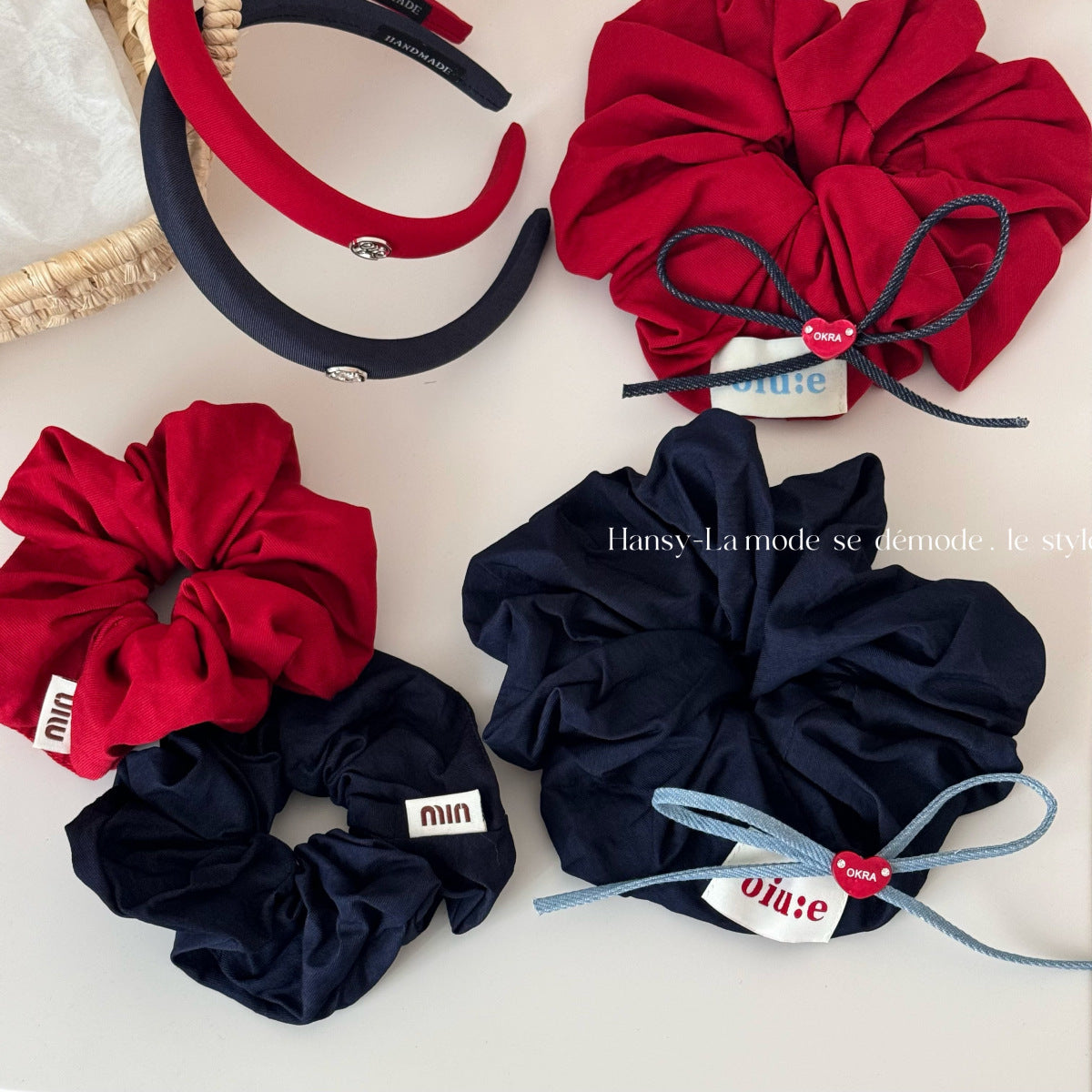 紅色字母大腸圈髮圈－商品主圖｜https://igowo.tw/