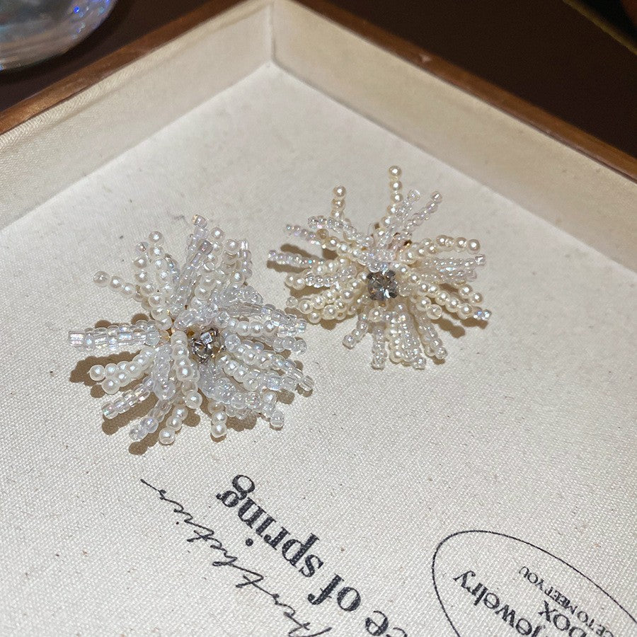 繽紛花朵圓形編織耳釘－細節特寫40｜https://igowo.tw/
