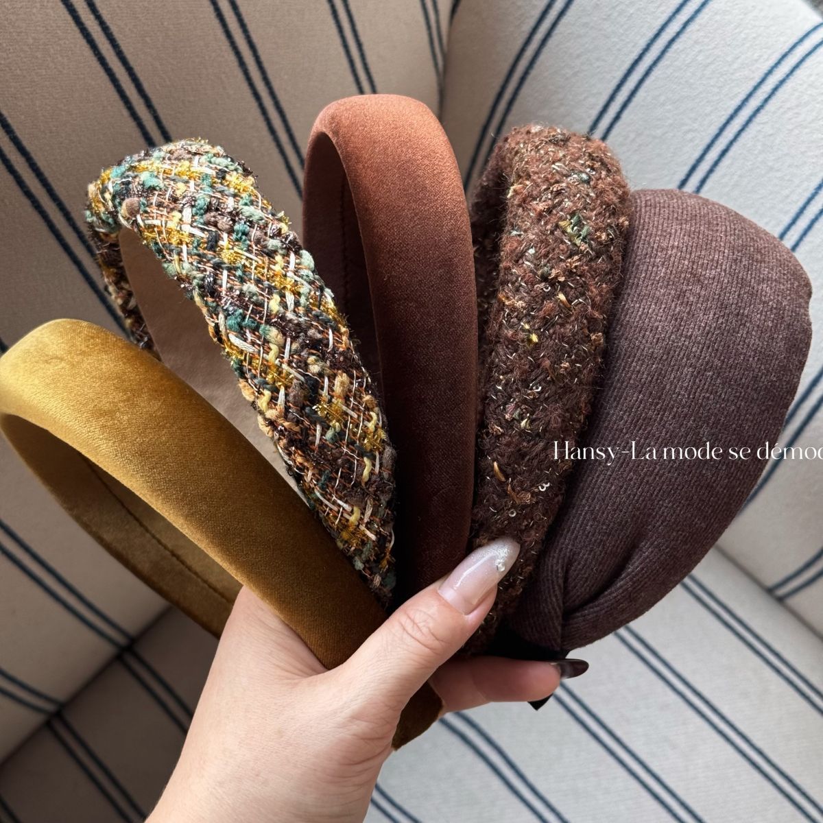 棕色絨面寬版髮箍－商品主圖｜https://igowo.tw/