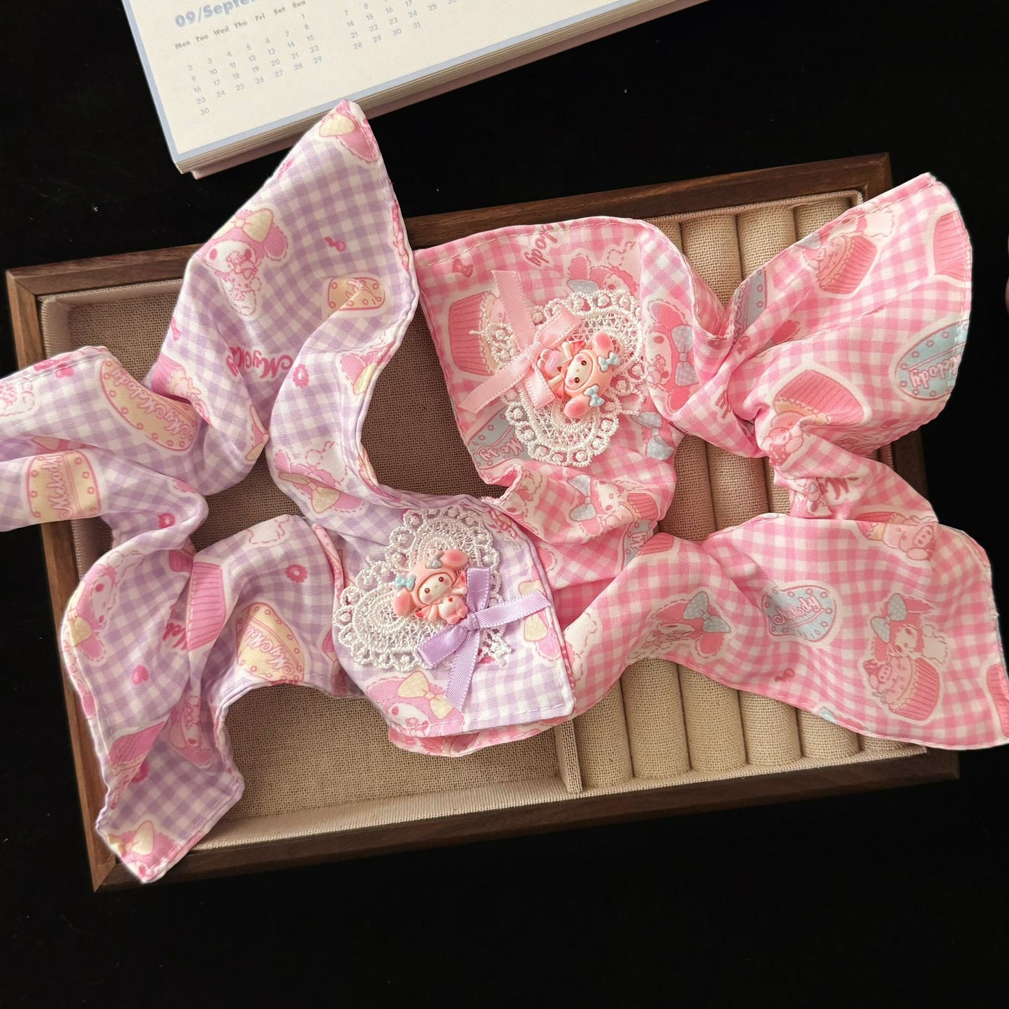 粉色大腸圈卡通髮圈－商品主圖｜https://igowo.tw/