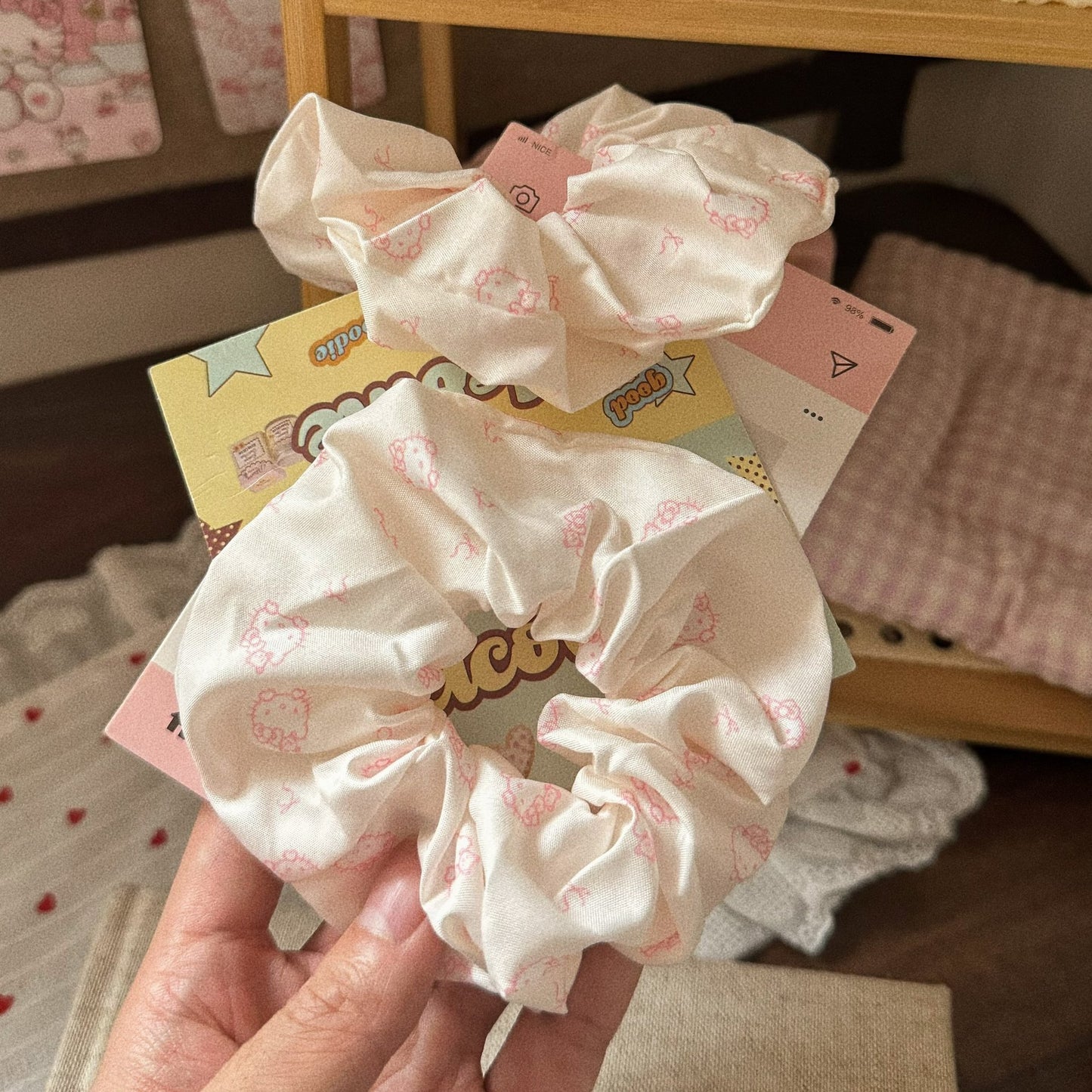 粉色貓咪大腸圈髮圈－商品主圖｜https://igowo.tw/