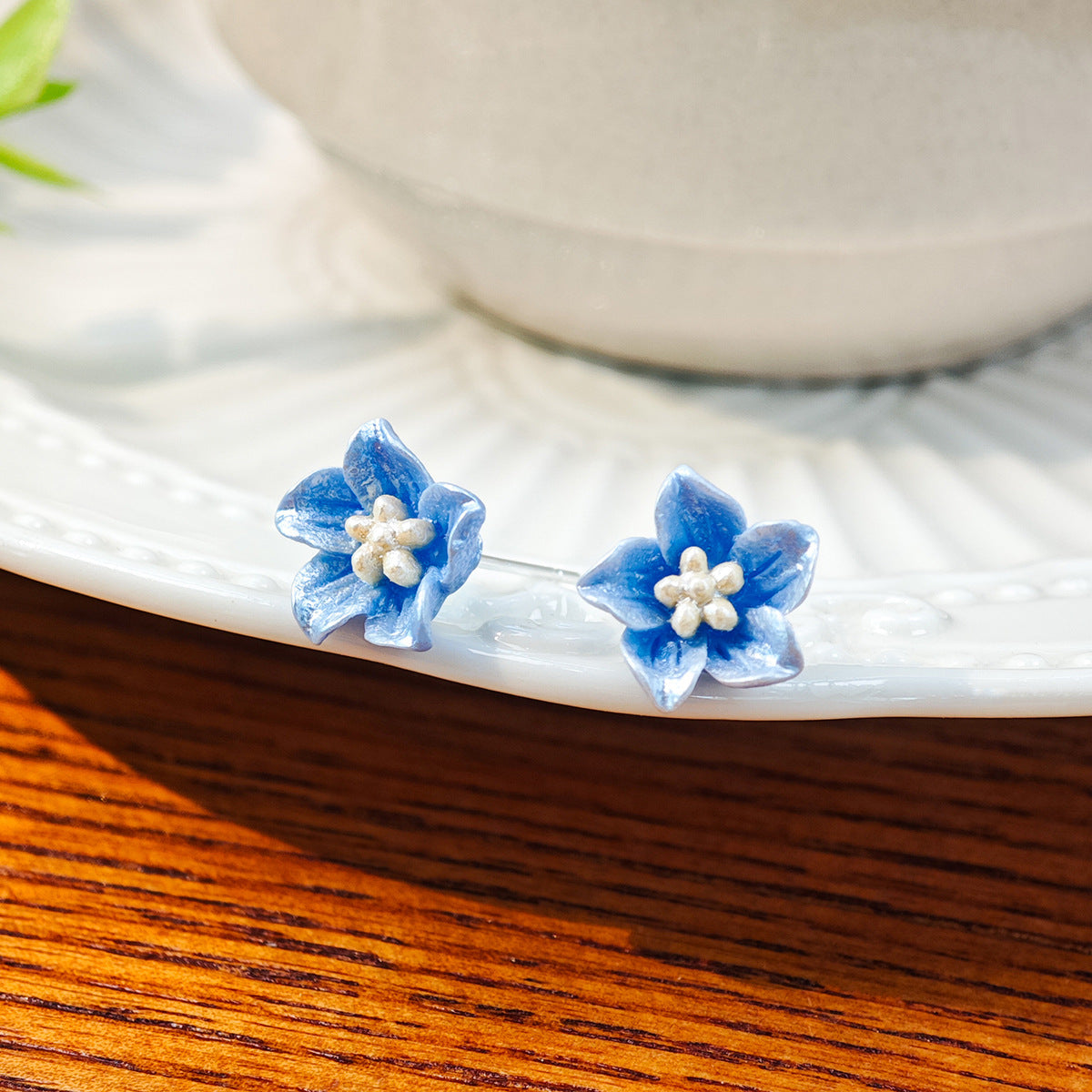 珍珠銀針蝴蝶花朵耳環－細節特寫7｜https://igowo.tw/