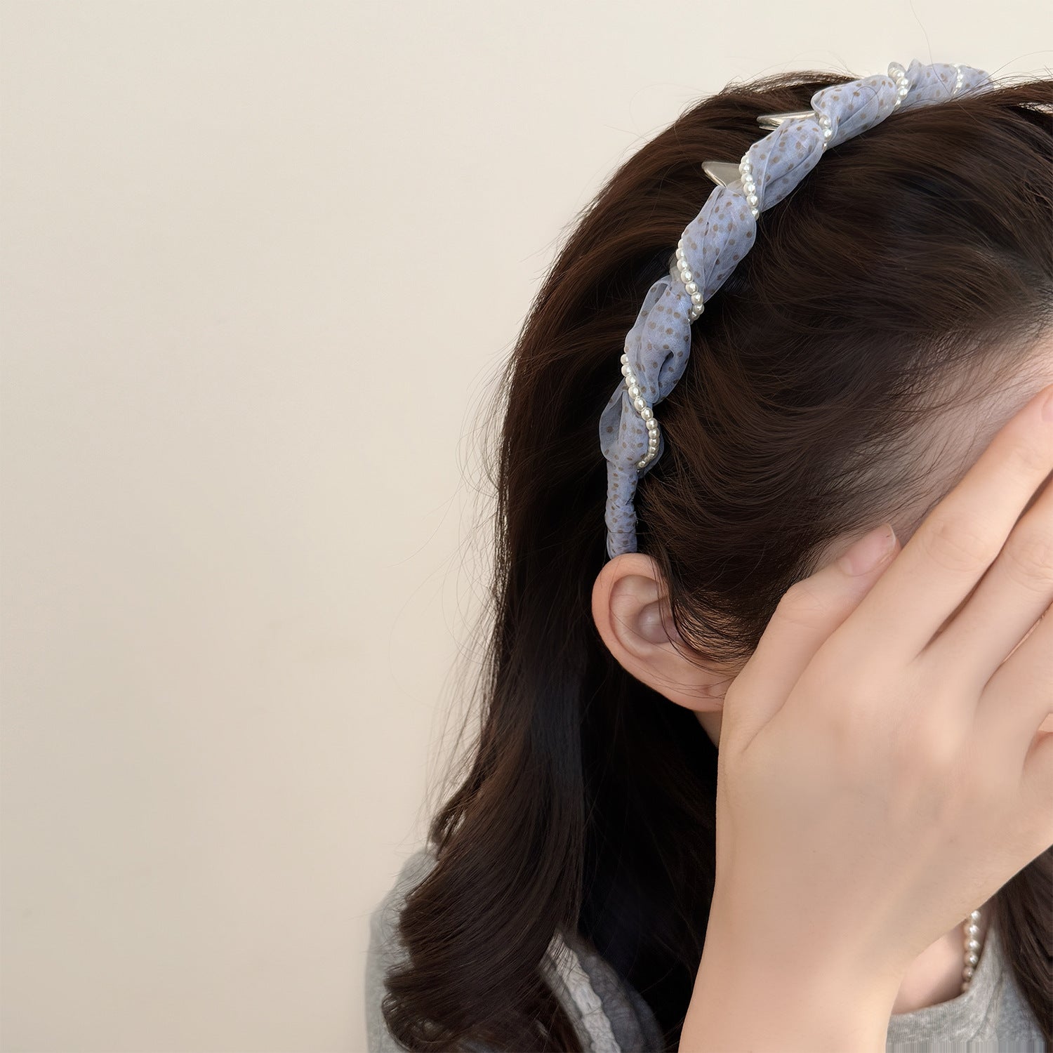 珍珠網紗纏繞髮箍－藍色波點款實拍｜https://igowo.tw/