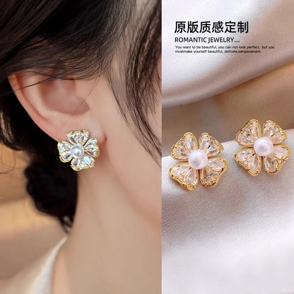 金色珍珠鋯石花朵耳環－商品主圖｜https://igowo.tw/