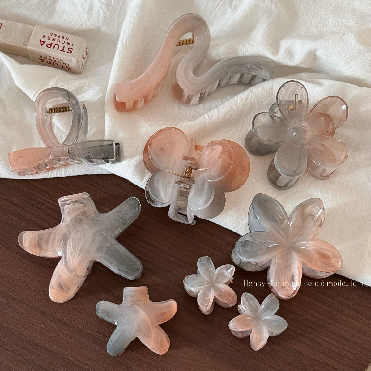 花朵簡約髮夾－商品主圖｜https://igowo.tw/