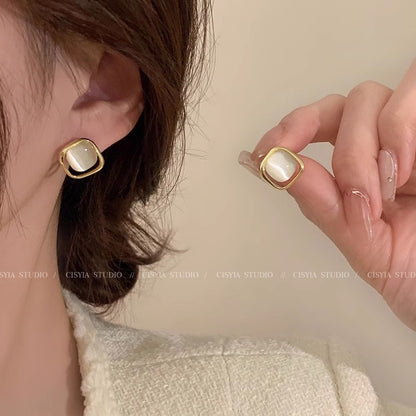 S925珍珠蝴蝶圓圈耳環－細節特寫51｜https://igowo.tw/