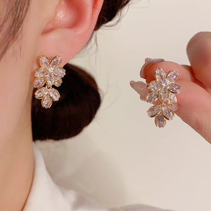 鋯石花朵簡約耳墜－第二視角實拍｜https://igowo.tw/