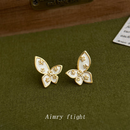 琺瑯銀針蝴蝶簡約耳釘－商品主圖｜https://igowo.tw/