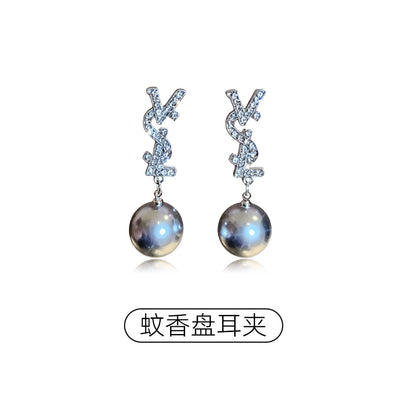 珍珠銀針字母鑲鑽耳環