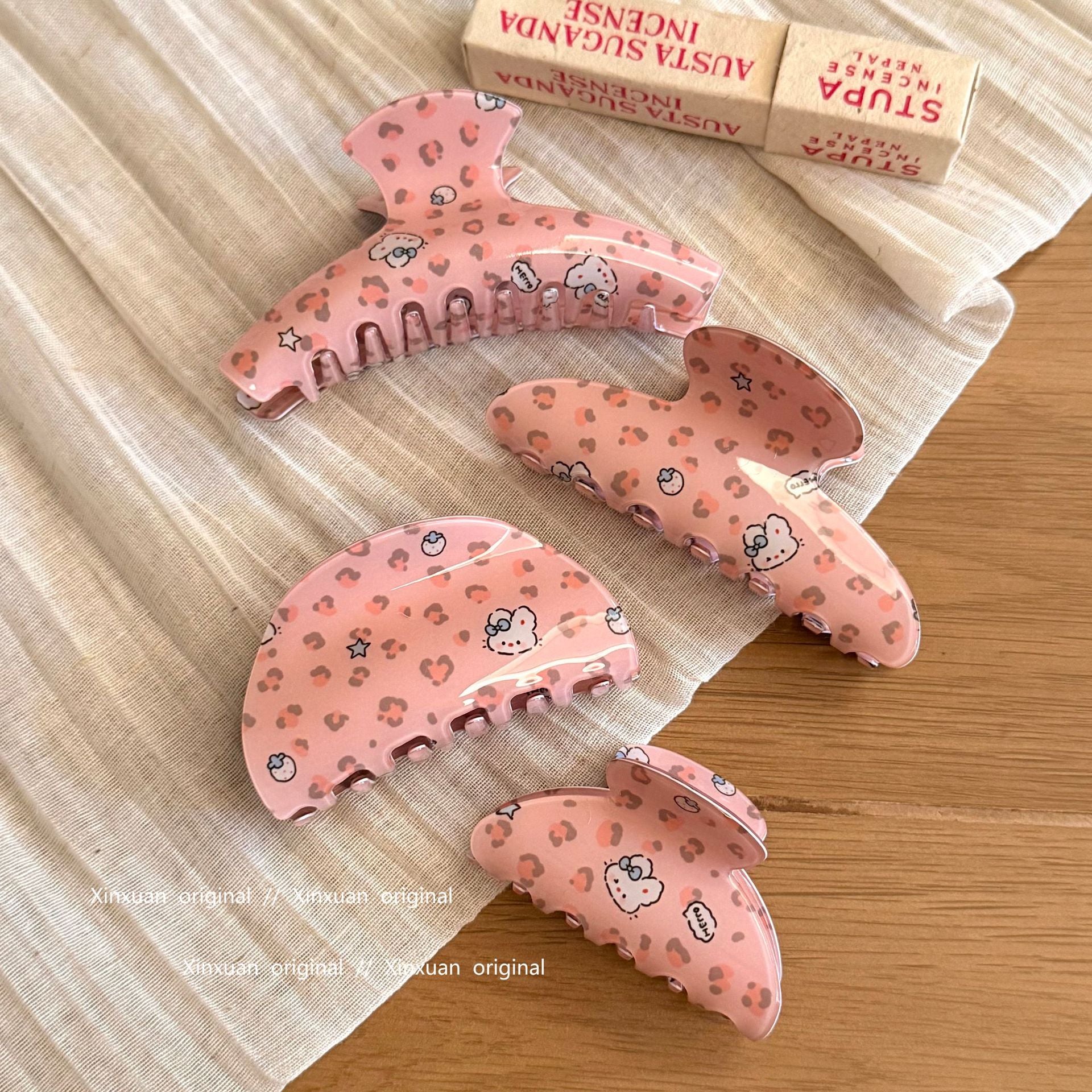 醋酸板材兔子鯊魚夾－大號元寶款細節｜https://igowo.tw/
