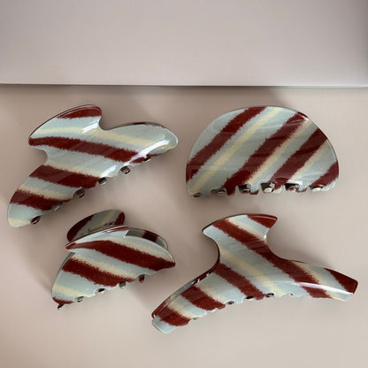 醋酸板材復古鯊魚夾－綠咖斜紋-粗一字款實拍｜https://igowo.tw/