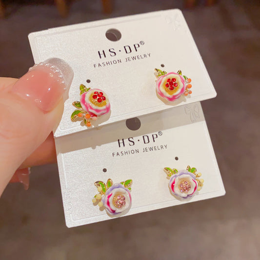 琺瑯花朵簡約耳釘－商品主圖｜https://igowo.tw/
