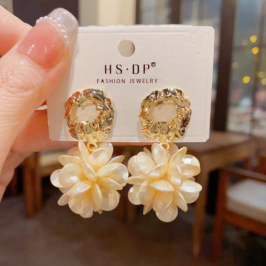 金屬花朵復古耳墜－商品主圖｜https://igowo.tw/