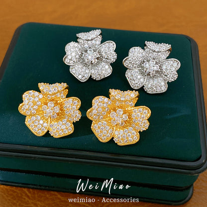 金色鋯石花朵電鍍耳釘－商品主圖｜https://igowo.tw/