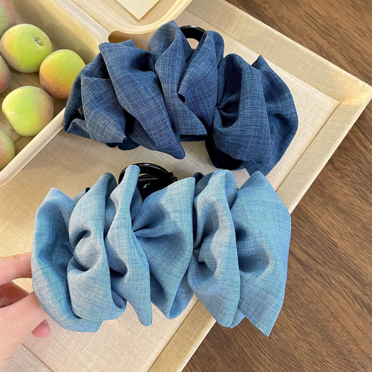 簡約經典鯊魚夾－淺藍款實拍｜https://igowo.tw/