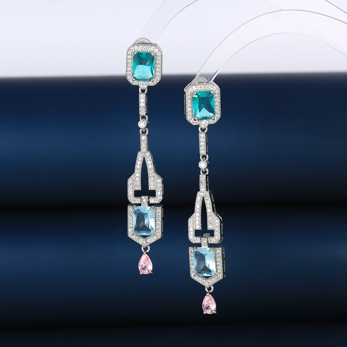 S925鋯石幾何微鑲耳墜－商品主圖｜https://igowo.tw/