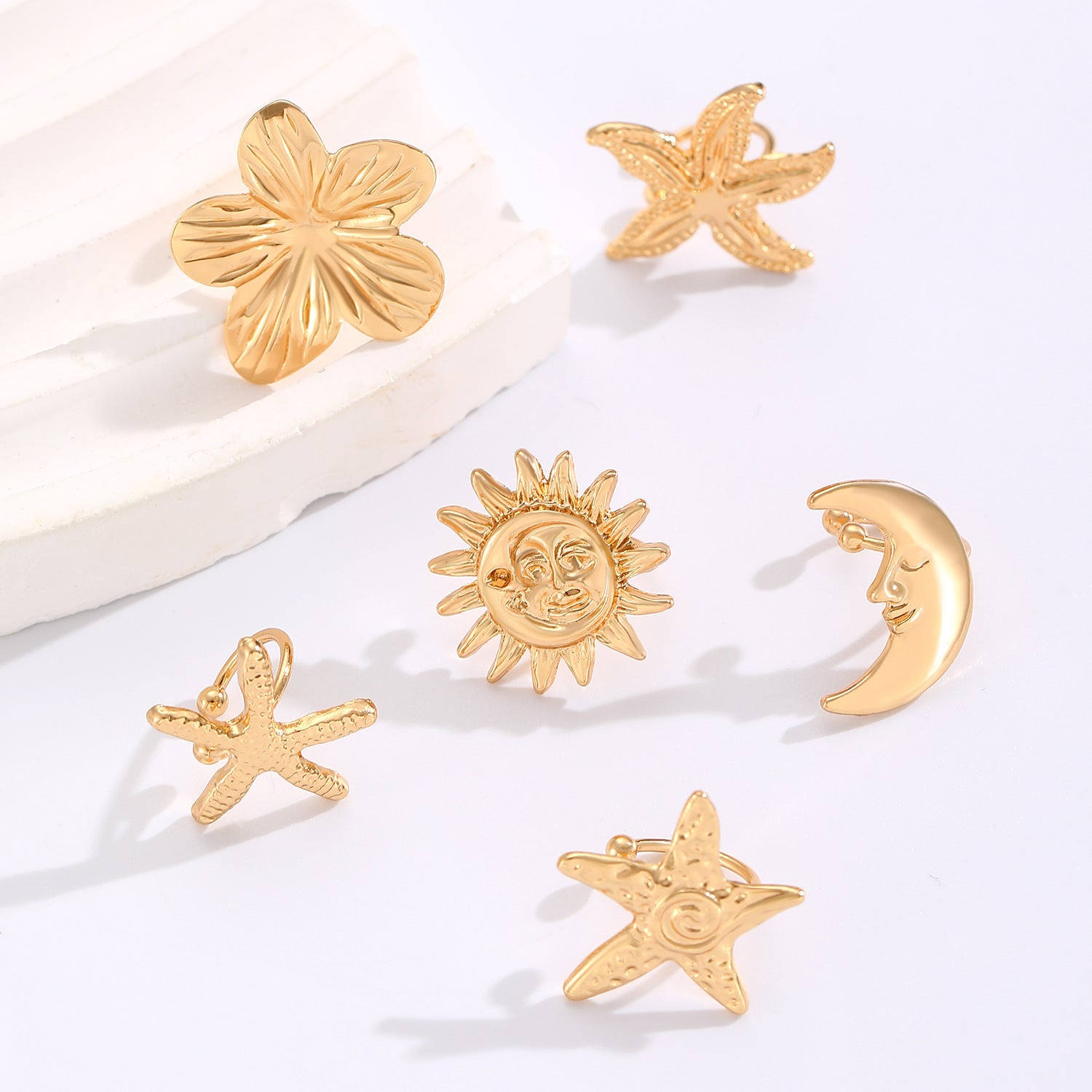 金屬海星月亮耳環－第二視角實拍｜https://igowo.tw/
