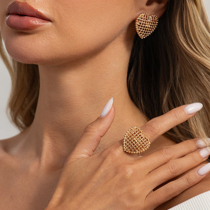 金屬愛心編織耳釘－第二視角實拍｜https://igowo.tw/