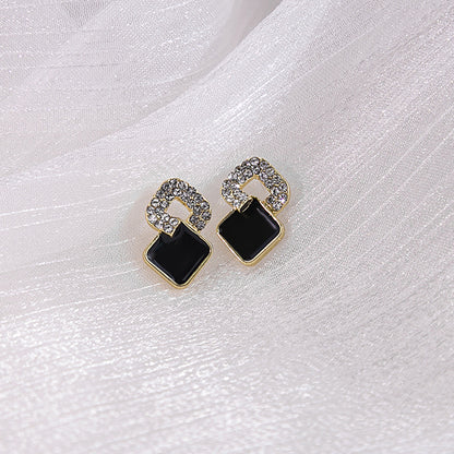 黑色琺瑯方形鑲鑽耳環－細節特寫20｜https://igowo.tw/