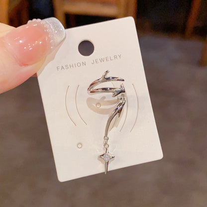 金屬星星流蘇耳骨夾－第二視角實拍｜https://igowo.tw/