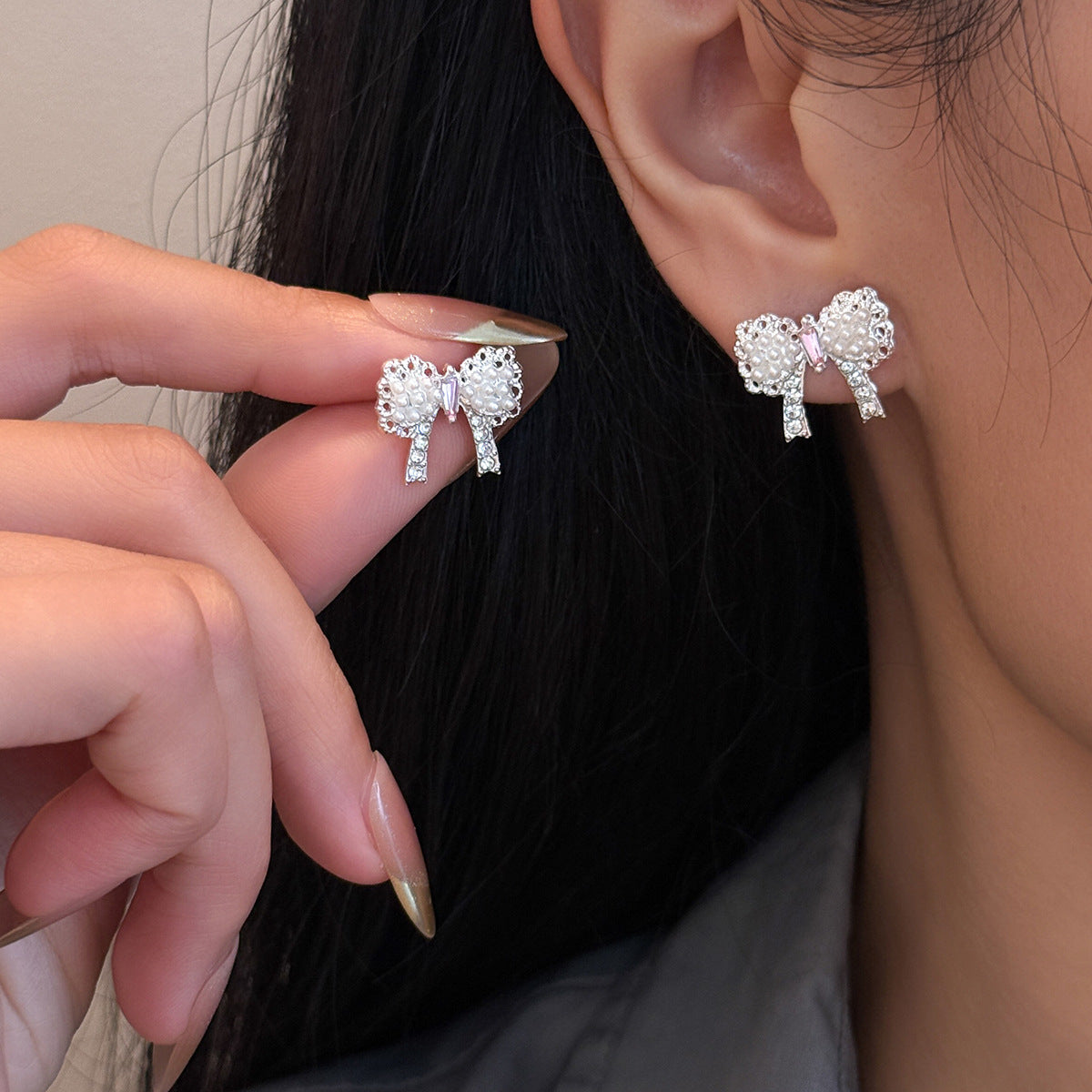 珍珠蝴蝶結流蘇耳釘－商品主圖｜https://igowo.tw/