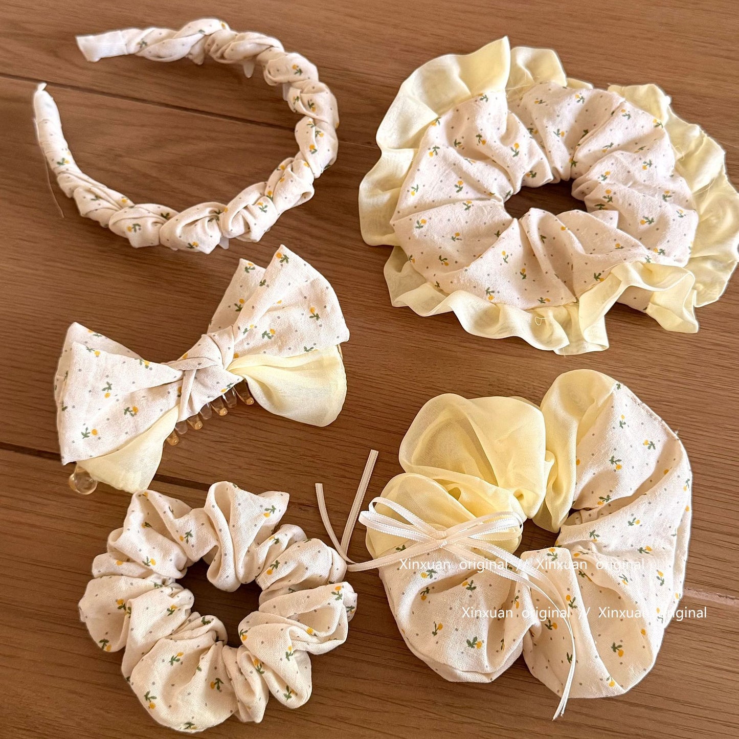 黃色碎花大腸圈髮圈－商品主圖｜https://igowo.tw/