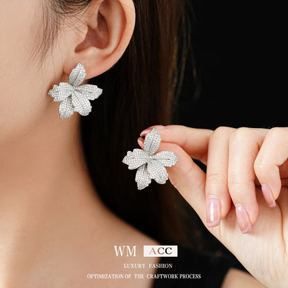 鋯石樹葉花朵簡約耳釘－第二視角實拍｜https://igowo.tw/