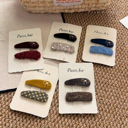 布面蝴蝶結刺繡髮夾－藍款細節｜https://igowo.tw/