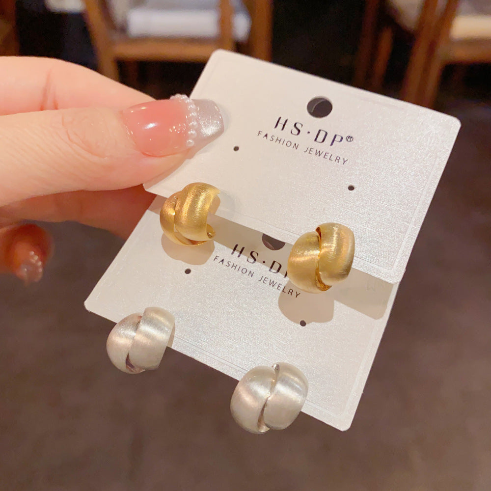 金屬圓形拉絲簡約耳釘－商品主圖｜https://igowo.tw/