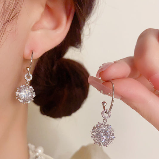 銀色鋯石雪花耳墜－商品主圖｜https://igowo.tw/