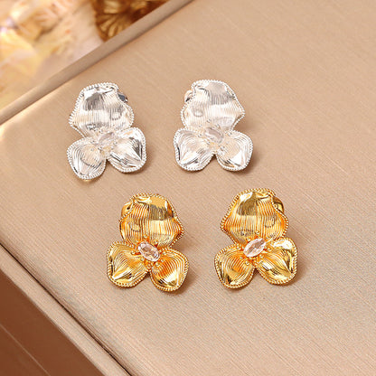 金屬花朵簡約耳釘－商品主圖｜https://igowo.tw/
