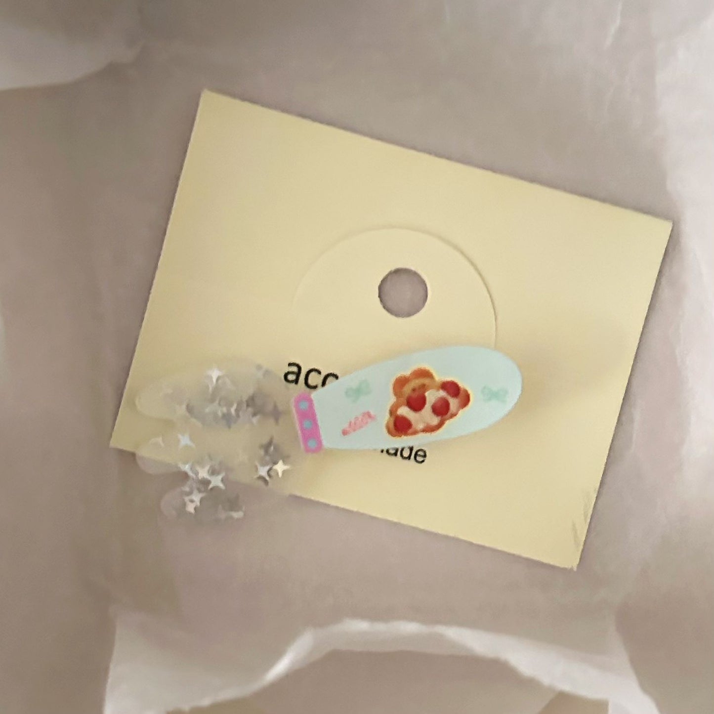 繽紛星星卡通髮夾－黃色小熊勺子髮夾款細節1｜https://igowo.tw/