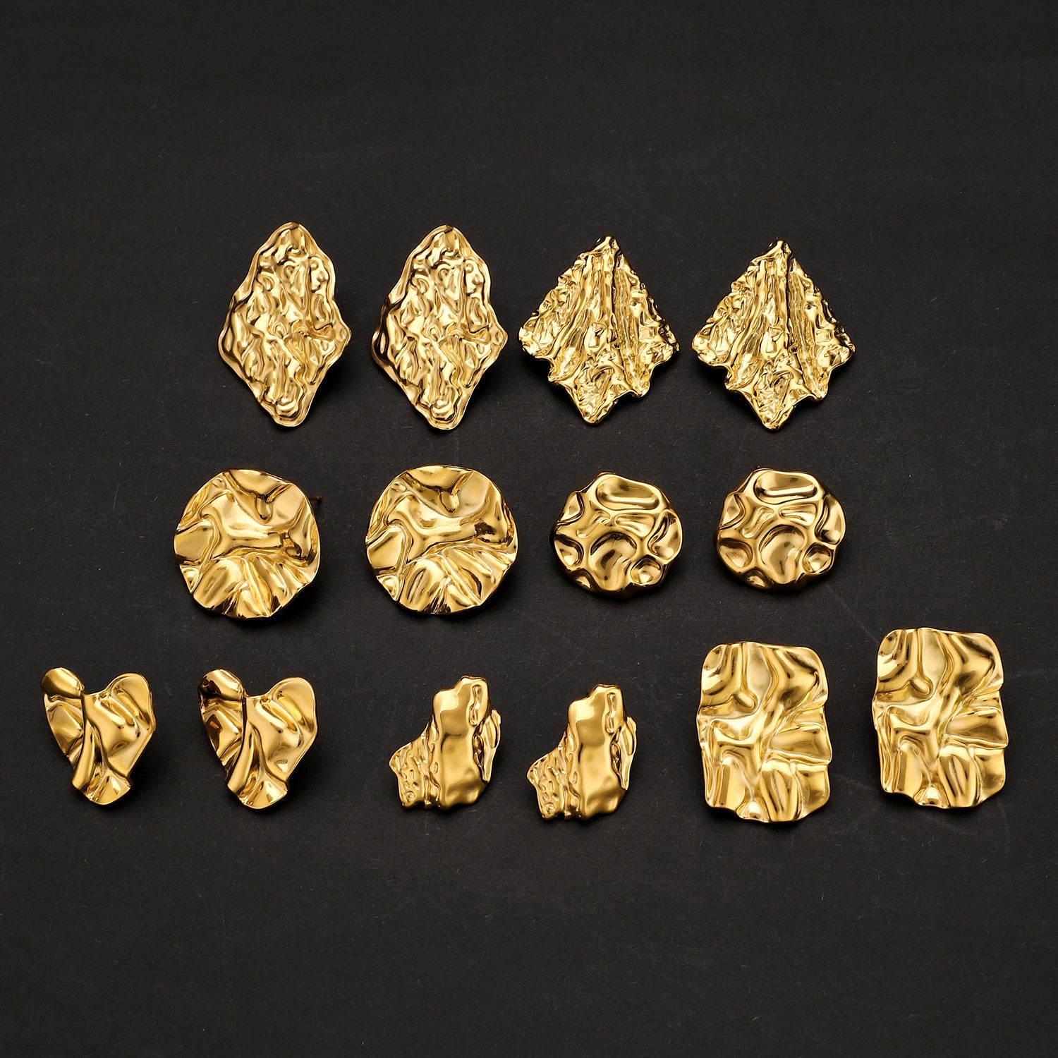 金色不鏽鋼圓形耳釘－第二視角實拍｜https://igowo.tw/