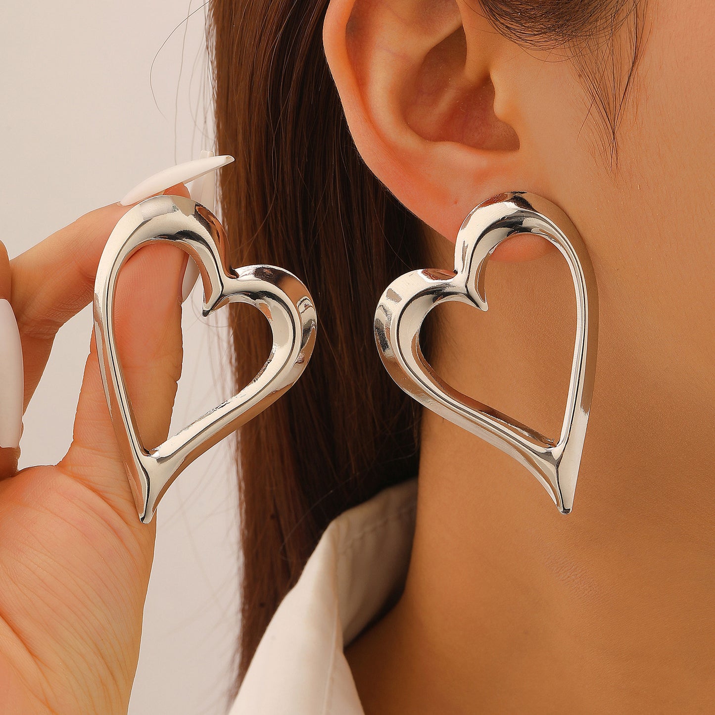 金屬愛心鏤空復古耳釘