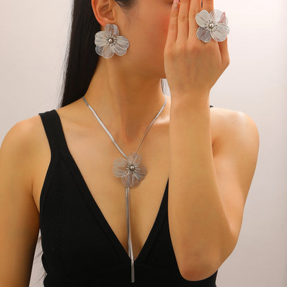 金色花朵復古耳釘－細節特寫5｜https://igowo.tw/