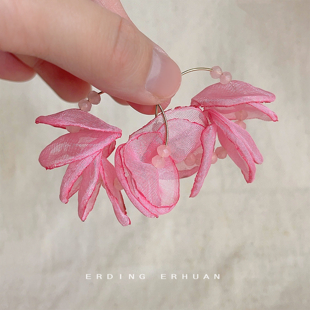 蕾絲布面花朵耳環－商品主圖｜https://igowo.tw/