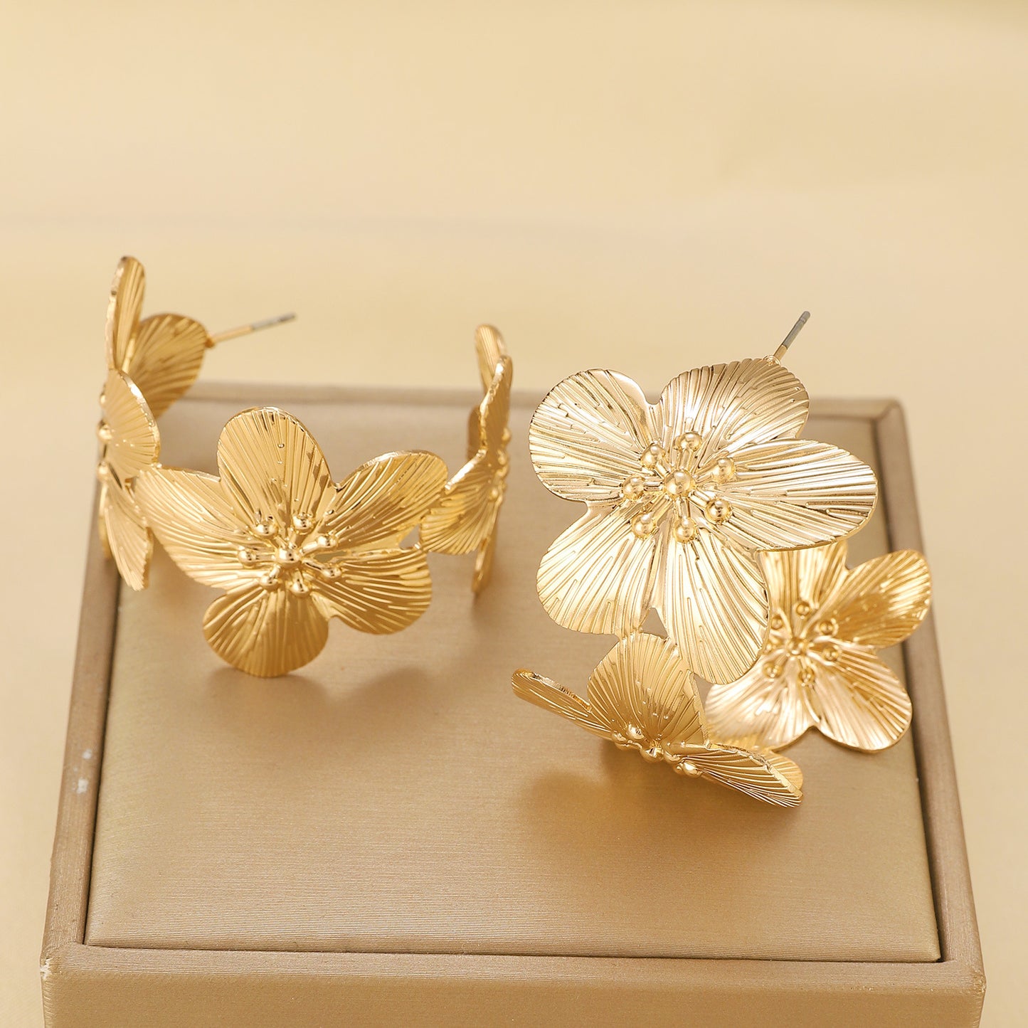 花朵圓圈誇張耳環－不鏽鋼10675款細節1｜https://igowo.tw/