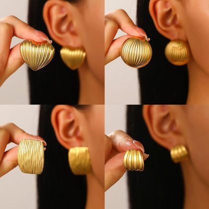 金色不鏽鋼愛心耳環－商品主圖｜https://igowo.tw/