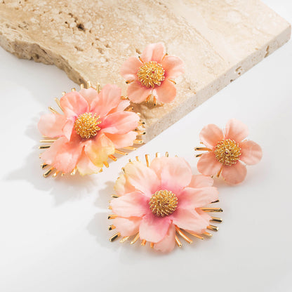 繽紛花朵垂墜耳環－白色款細節1｜https://igowo.tw/